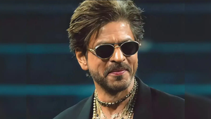 SHAH RUKH KHAN WINS FIRST NATIONAL AWARD, FAMILY CELEBRATES THE HISTORIC MOMENT