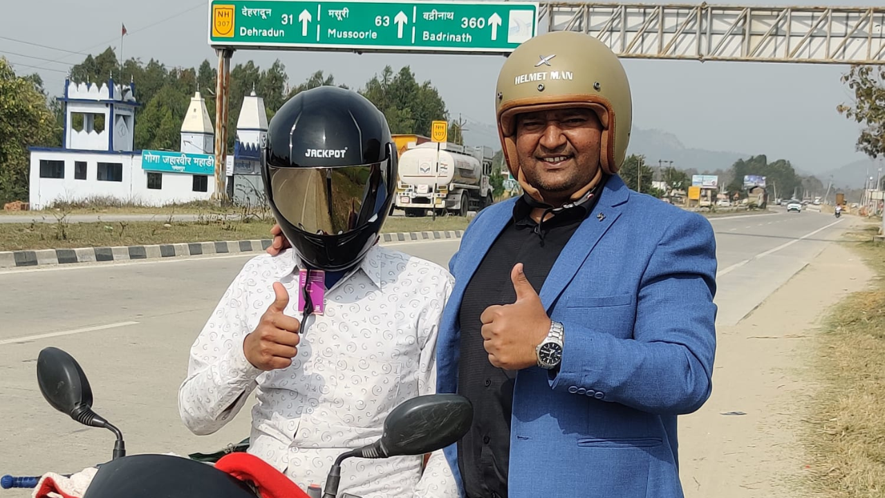 Amitabh Bachchan Hails ‘Helmet Man of India’ on KBC 17